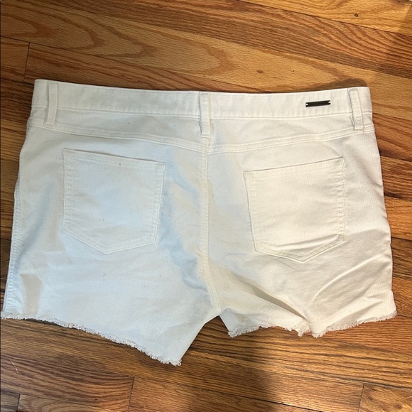 Carve Cream Corduroy Shorts - Picture 4 of 4